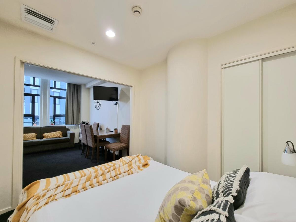 Urban Deco Apartment On Queen Street Auckland Cameră foto