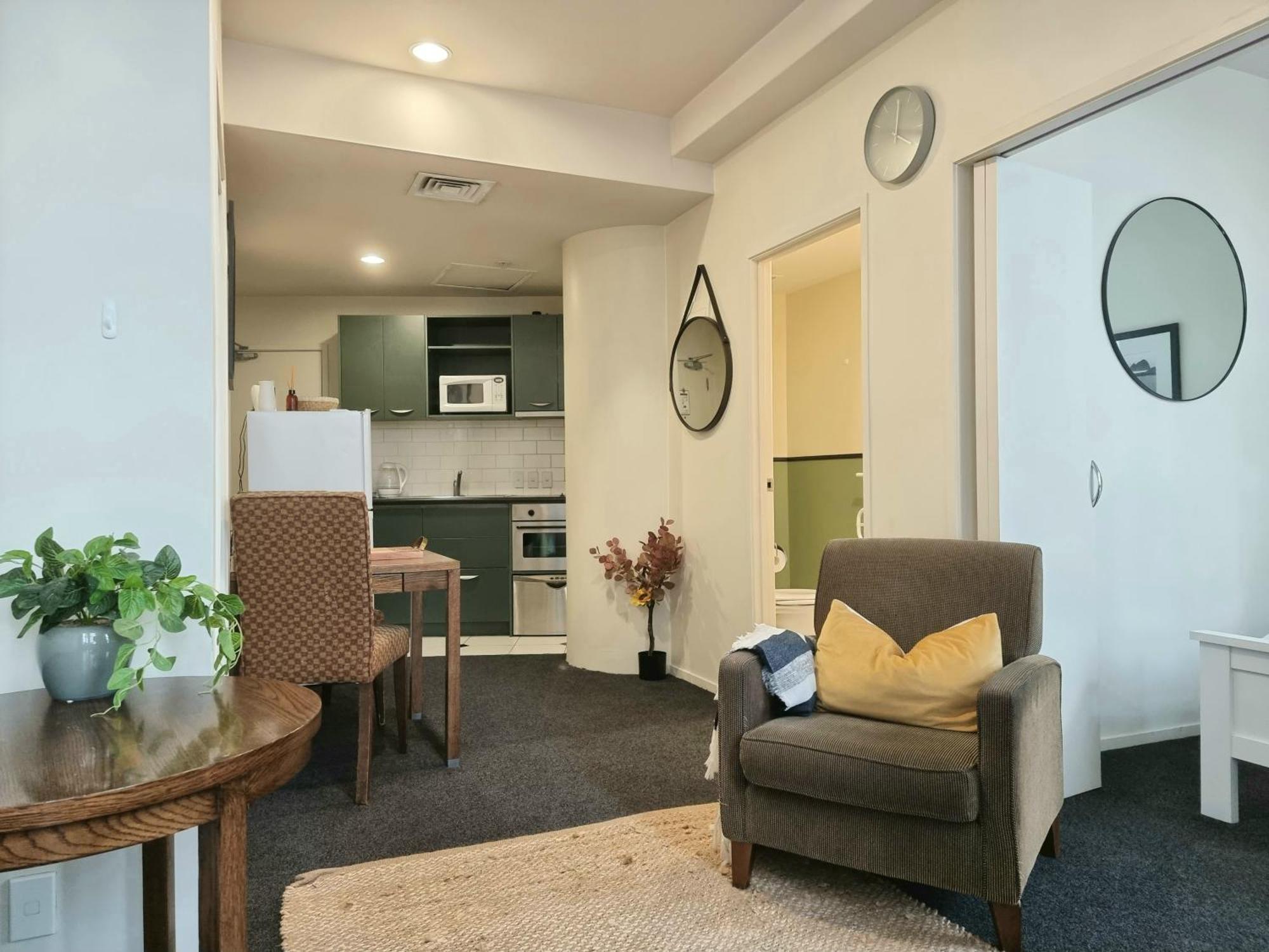 Urban Deco Apartment On Queen Street Auckland Cameră foto